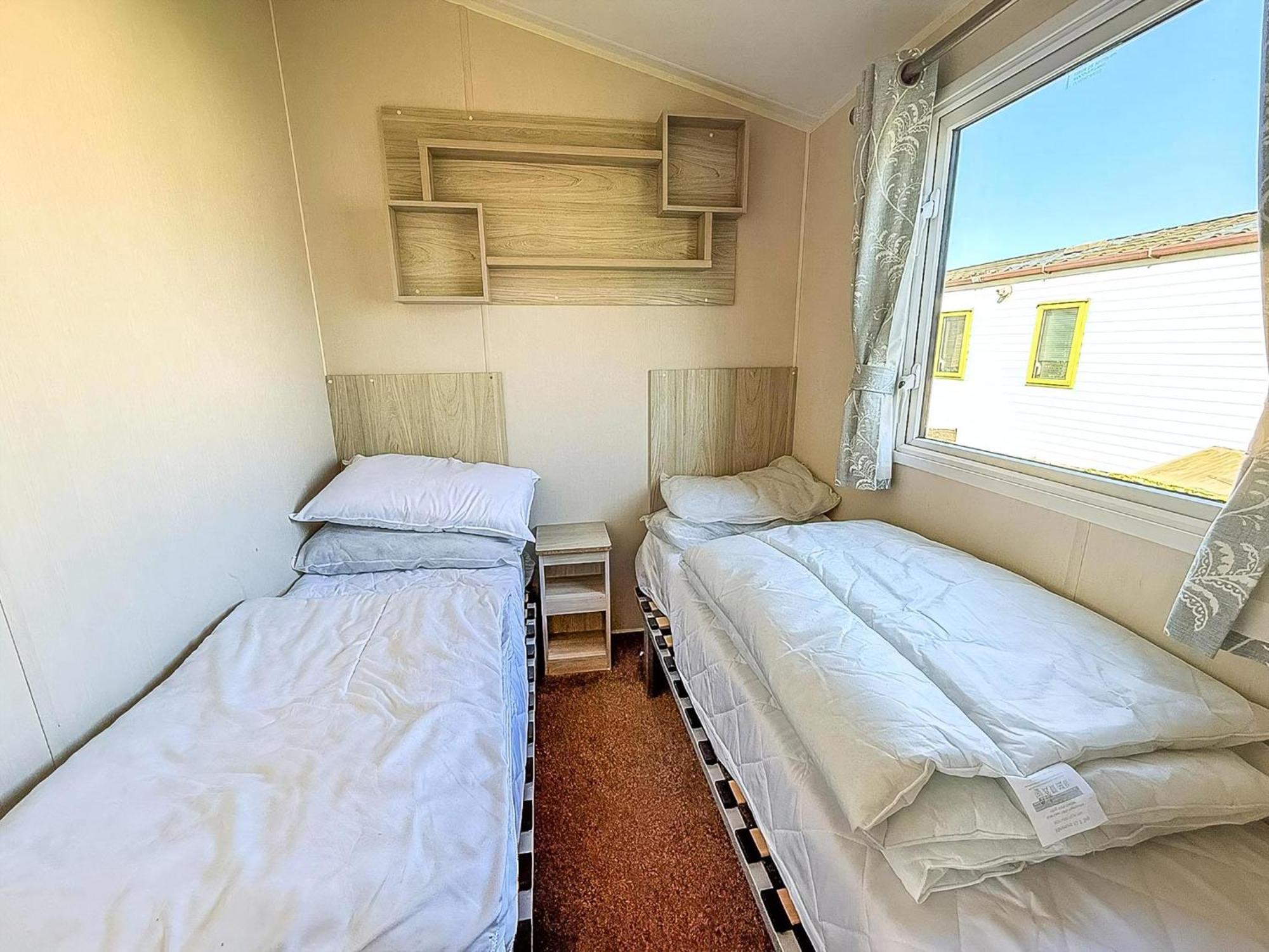 8 Berth Caravan For Hire At St Osyth Beach Ref 28047R Clacton-on-Sea Ngoại thất bức ảnh