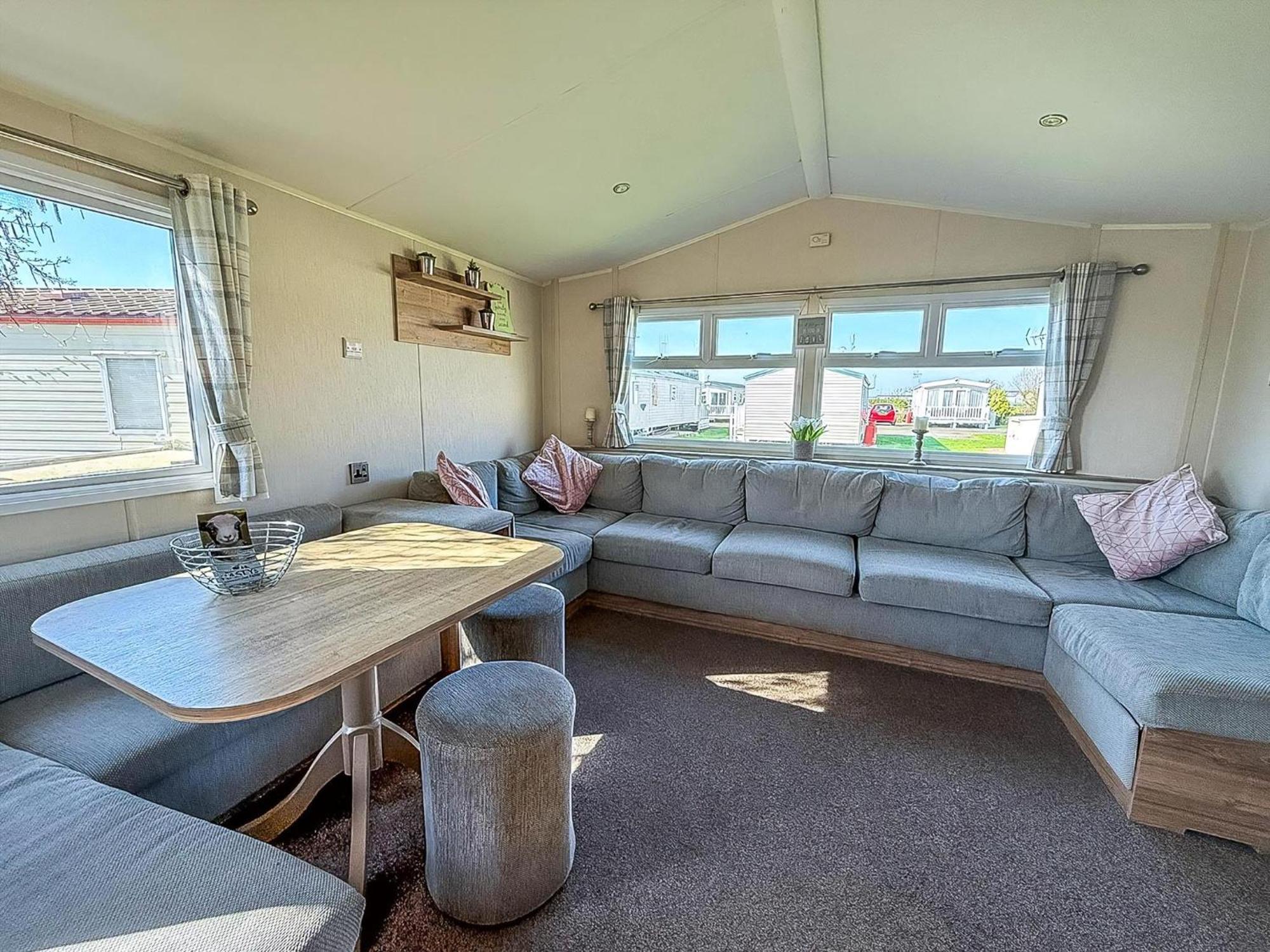 8 Berth Caravan For Hire At St Osyth Beach Ref 28047R Clacton-on-Sea Ngoại thất bức ảnh